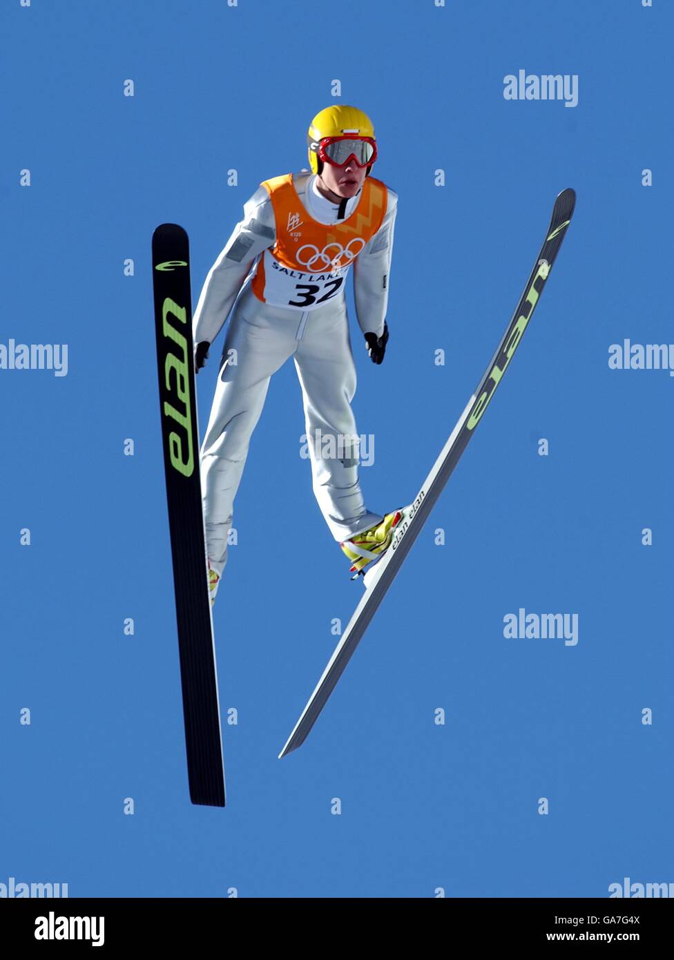 Olympische Winterspiele - Salt Lake City 2002 - Skispringen - individuell K120. Der polnische tomasz Pochwala fliegt auf der K120-Schanze Stockfoto