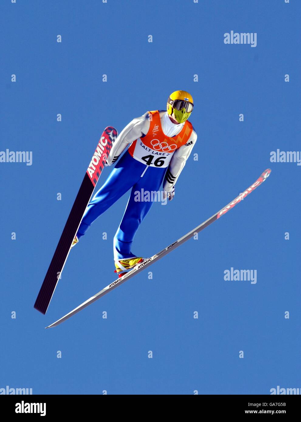 Olympische Winterspiele - Salt Lake City 2002 - Skispringen - individuell K120. Die Finnin Janne Ahonen im Flug auf der K120-Schanze Stockfoto