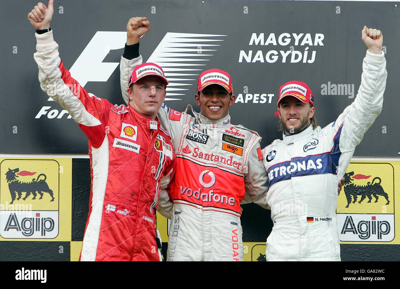 (Von links nach rechts) Kimi Räikkönen, Lewis Hamilton und Nick Heidfeld nach dem Großen Preis von Ungarn auf dem Hungaroring-Kurs, in der Nähe von Budapest, Ungarn. Stockfoto