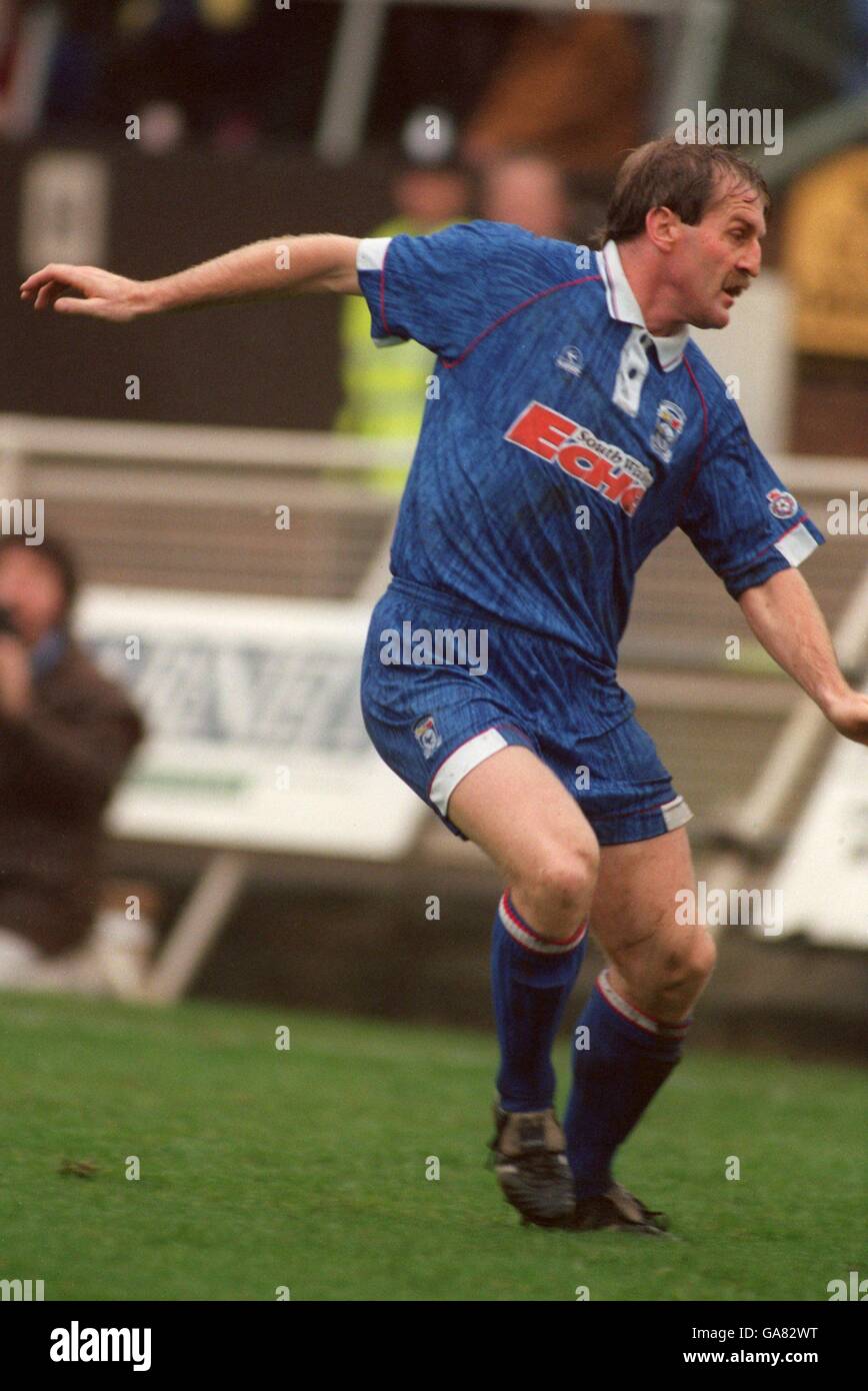 Fußball - Barclays League Division Three - Barnett gegen Cardiff. Robbie James, Cardiff City Stockfoto