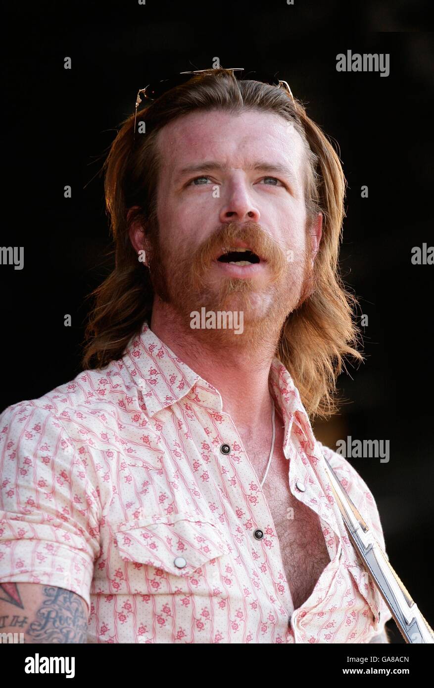 Jesse Hughes von Eagles of Death Metal auf der Bühne beim Carling Reading Festival 2007 in Reading, Berkshire. Stockfoto