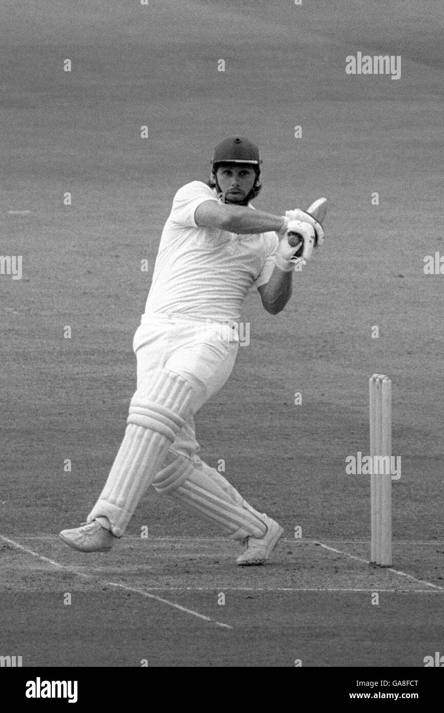 Cricket - Benson & Hedges Cup Finale - Derbyshire / Hampshire - Lord's, London. Robin Smith im Batting Action für Hampshire Stockfoto