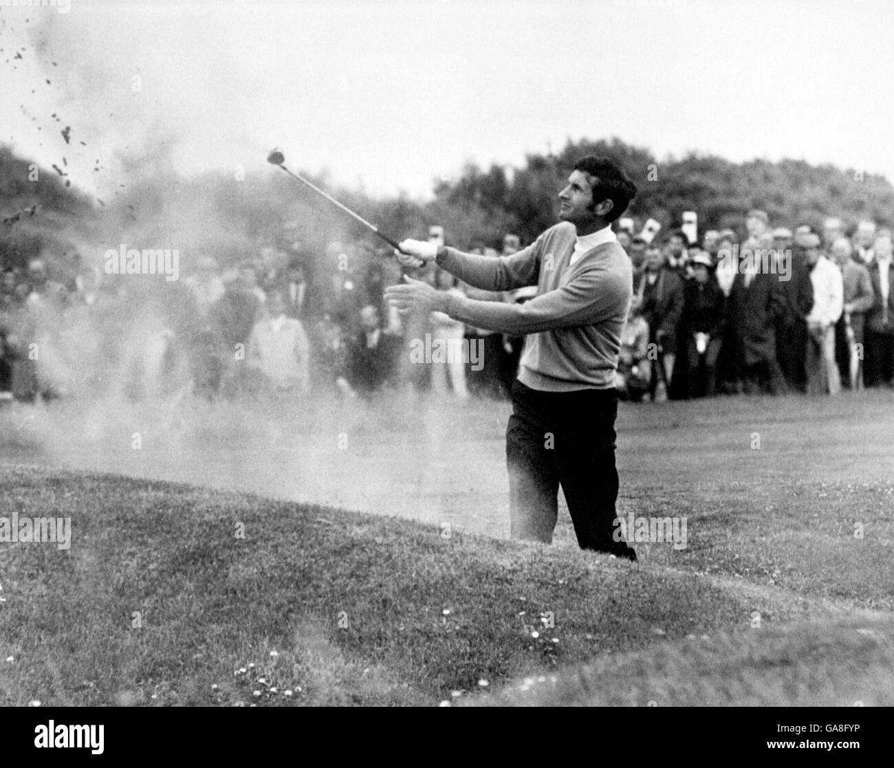 Golf - The Open Championship - Royal Lytham & St Annes. Bob Charles spielt aus einem Bunker Stockfoto