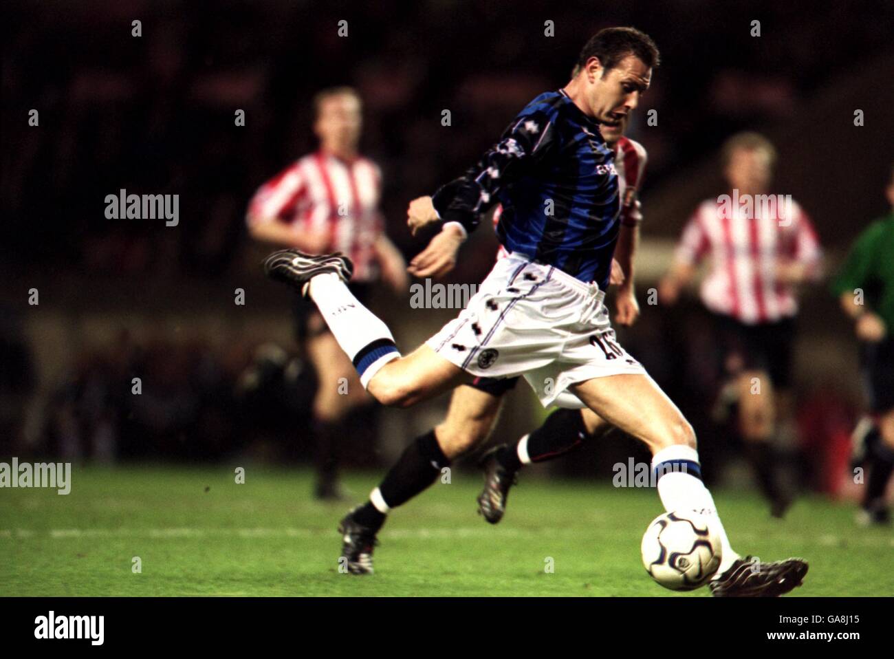 Fußball - FA Barclaycard Premiership - Sunderland / Middlesbrough. Noel Whelan von Middlesbrough schießt und erzielt das erste Tor gegen Sunderland Stockfoto