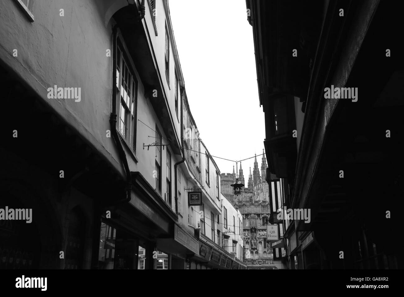 Mercery Lane führt zu Christchurch Tor. Es beherbergte einmal Hostels und Herbergen für Pilger. Es ist nun für Touristen Läden gesäumt. Stockfoto