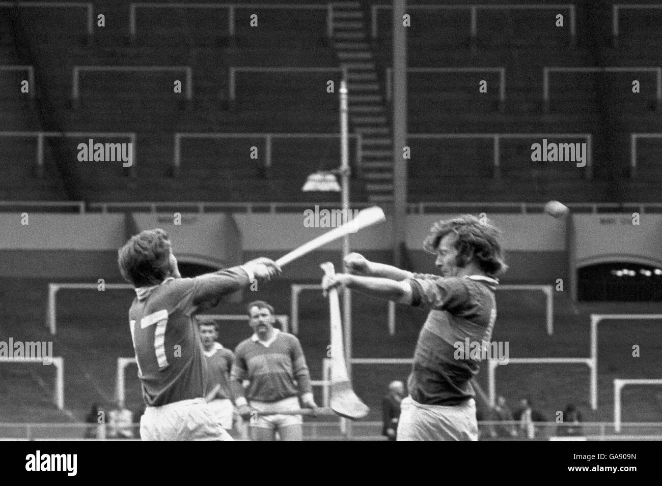 Hurling - Tipperary V Limerick - Wembley-Stadion Stockfoto