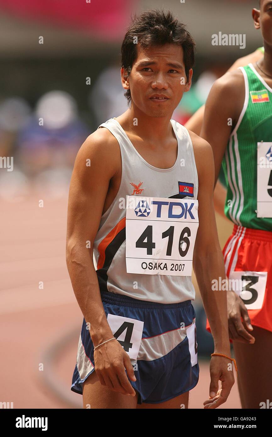 Leichtathletik - IAAF Leichtathletik-Weltmeisterschaften - Osaka 2007 - Nagai-Stadion. Der kambodschanische Bunting Hem in Aktion auf 1500 Metern Stockfoto