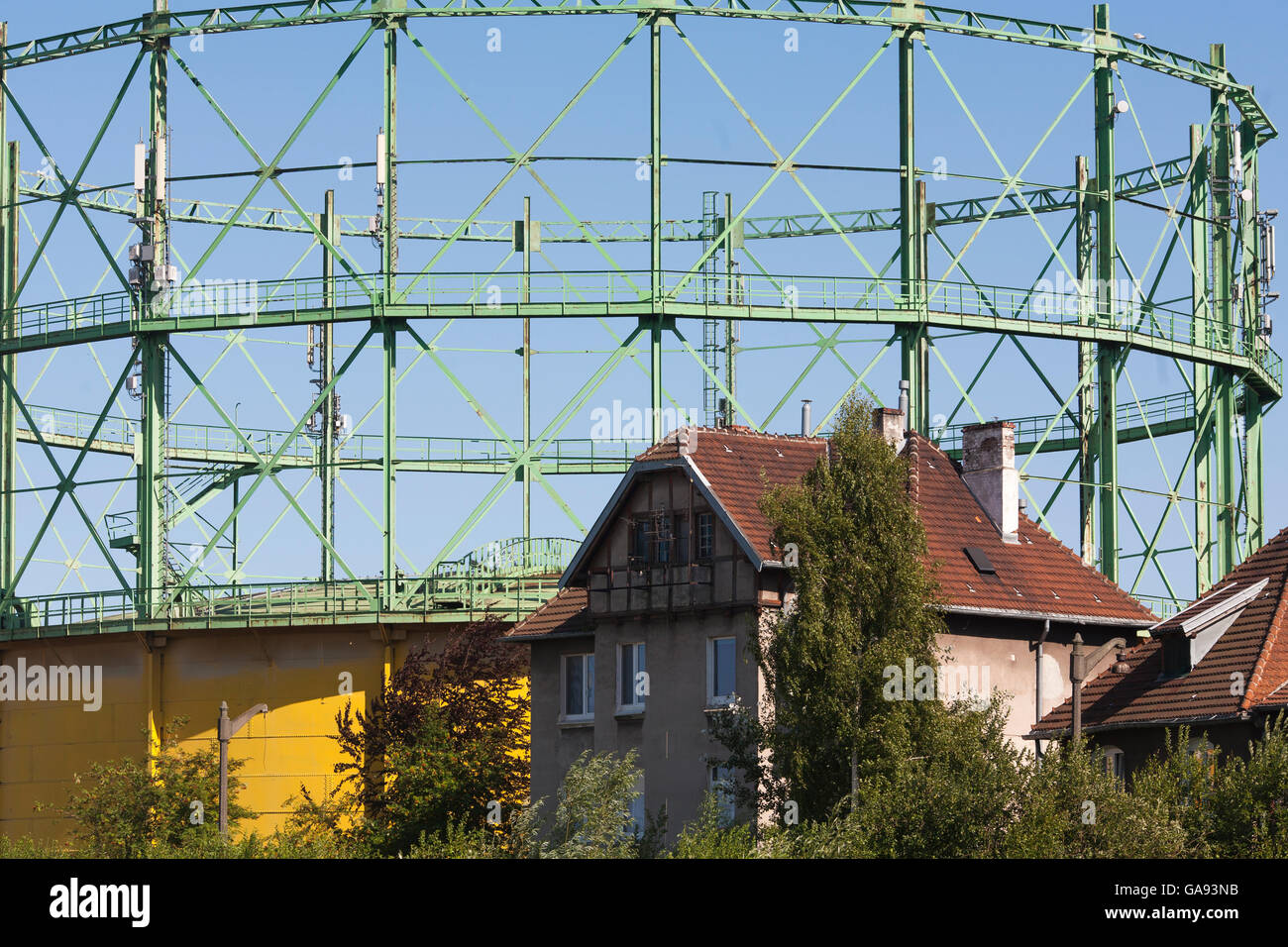 Riesige Gas Inhaber schließen die Europäische Solidarität-Center, ein Erbe der sowjetischen industriellen Entwicklung in Danzig, Polen Stockfoto