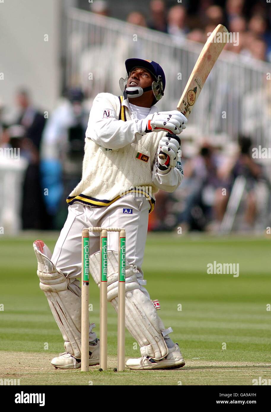 Cricket - England - Sri Lanka - erster Npower-Test - zweiter Tag. Die Sri-lankische Aravinda De Silva stößt an die Grenze zu England Stockfoto