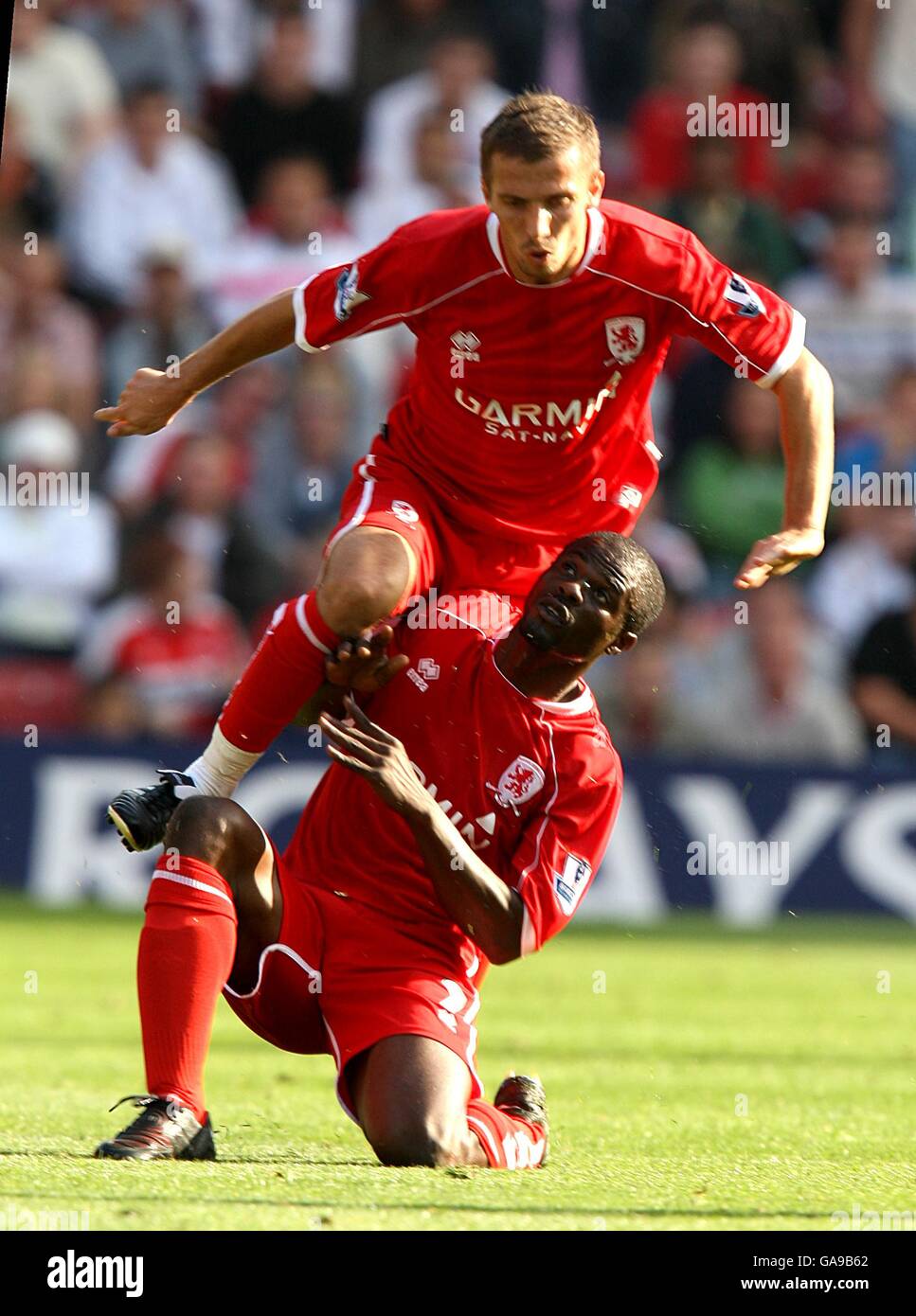 George Boateng und Gary O'Neil von Middlesbrough in Aktion Stockfoto