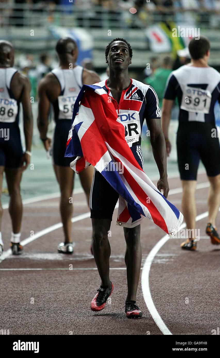 Leichtathletik - IAAF Leichtathletik-Weltmeisterschaften - Osaka 2007 - Nagai-Stadion. Der britische Christian Malcolm feiert den dritten Platz in der 4 x 100 m großen Männerrelaisie Stockfoto