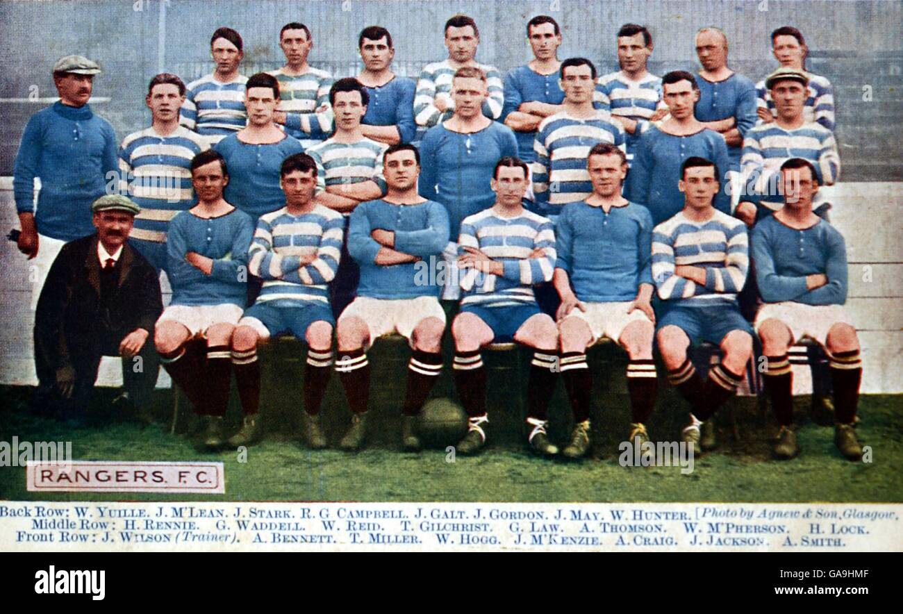 Mannschaftsgruppe der Rangers: (Hintere Reihe, l-r) W Yuille, J McLean, J stark, RG Campbell, J galt, J Gordon, J May, W Hunter; (mittlere Reihe, l-r) H Rennie, G Waddell, W Reid, T Gilchrist, G Law, A Thomson, W McPherson, H Lock; (vordere Reihe, l-r) Trainer J Wilson, A Bennett, T Miller, W Hogg, J McKenzie, Ein Craig, J Jackson, Ein Schmied Stockfoto