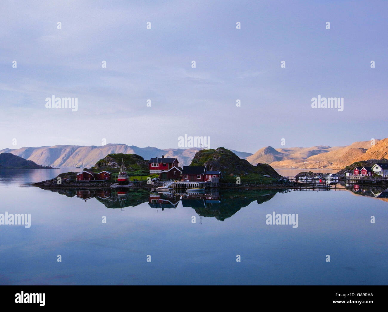 Lofoten-Inseln rote Häuser Stockfoto
