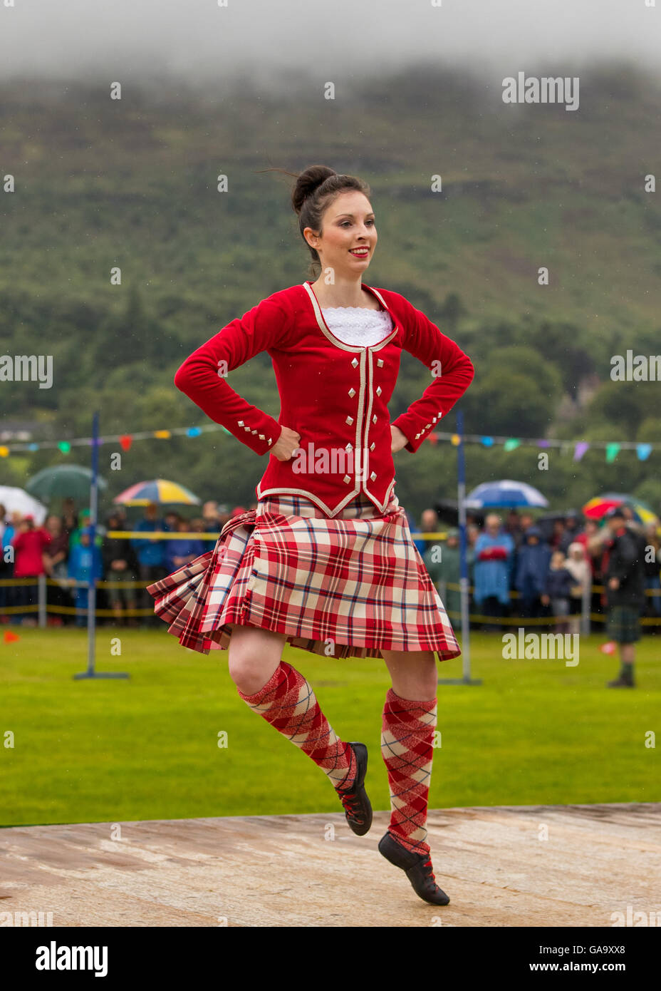 Portree, Schottland. 3. August 2016. Dies ist Laura Smith ein traditioneller schottischer Tanz-Demonstarion bei den Skye Highland Games 2016 in Portree, Schottland am 3. August 2016 zu tun. Die Spiele sind eines der Highlights des Kalenders Skye und werden jedes Jahr Tausende von Besuchern genossen sowie der lokalen Bevölkerung, die aus allen Ecken der Insel und darüber hinaus Zeugen oder zur Teilnahme an diesem authentischen Ausdrucks des Highland Tradition und Kultur kommen. Bildnachweis: JASPERIMAGE/Alamy Live-Nachrichten Stockfoto