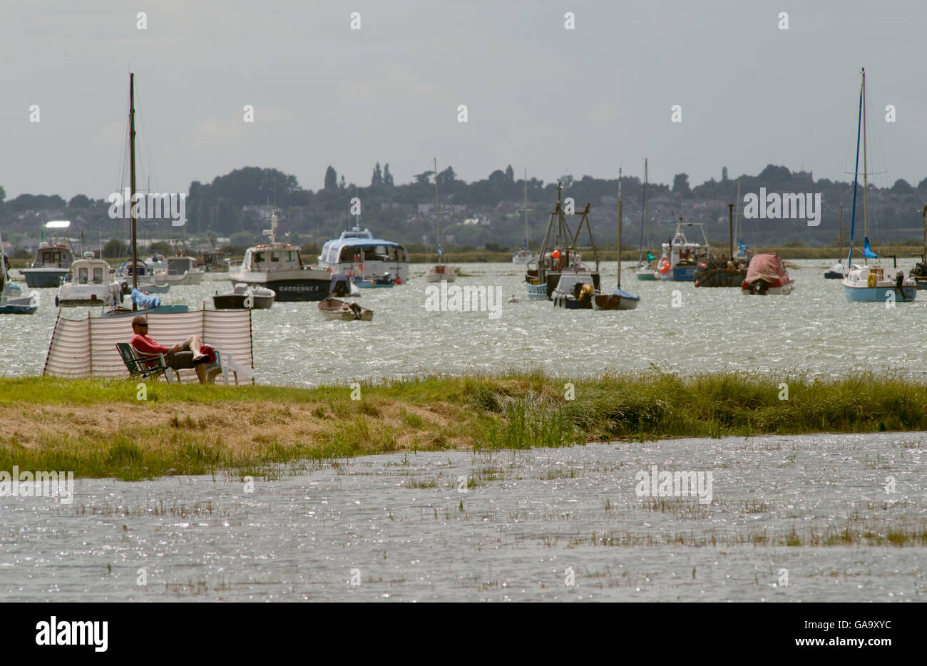 West Mersea, Essex, England. 4. August 2016. UKWetter Ein Mann