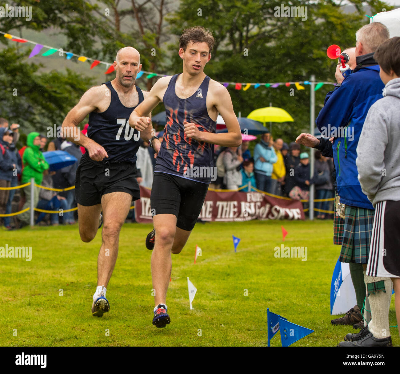 Portree, Großbritannien. 3. August 2016. Dies ist bei den Skye Highland Games 2016 in Portree, Schottland am 3. August 2016. Die Spiele sind eines der Highlights des Kalenders Skye und werden jedes Jahr Tausende von Besuchern genossen sowie der lokalen Bevölkerung, die aus allen Ecken der Insel und darüber hinaus Zeugen oder zur Teilnahme an diesem authentischen Ausdrucks des Highland Tradition und Kultur kommen. © Jasperimage/Alamy Live News Bildnachweis: JASPERIMAGE/Alamy Live-Nachrichten Stockfoto