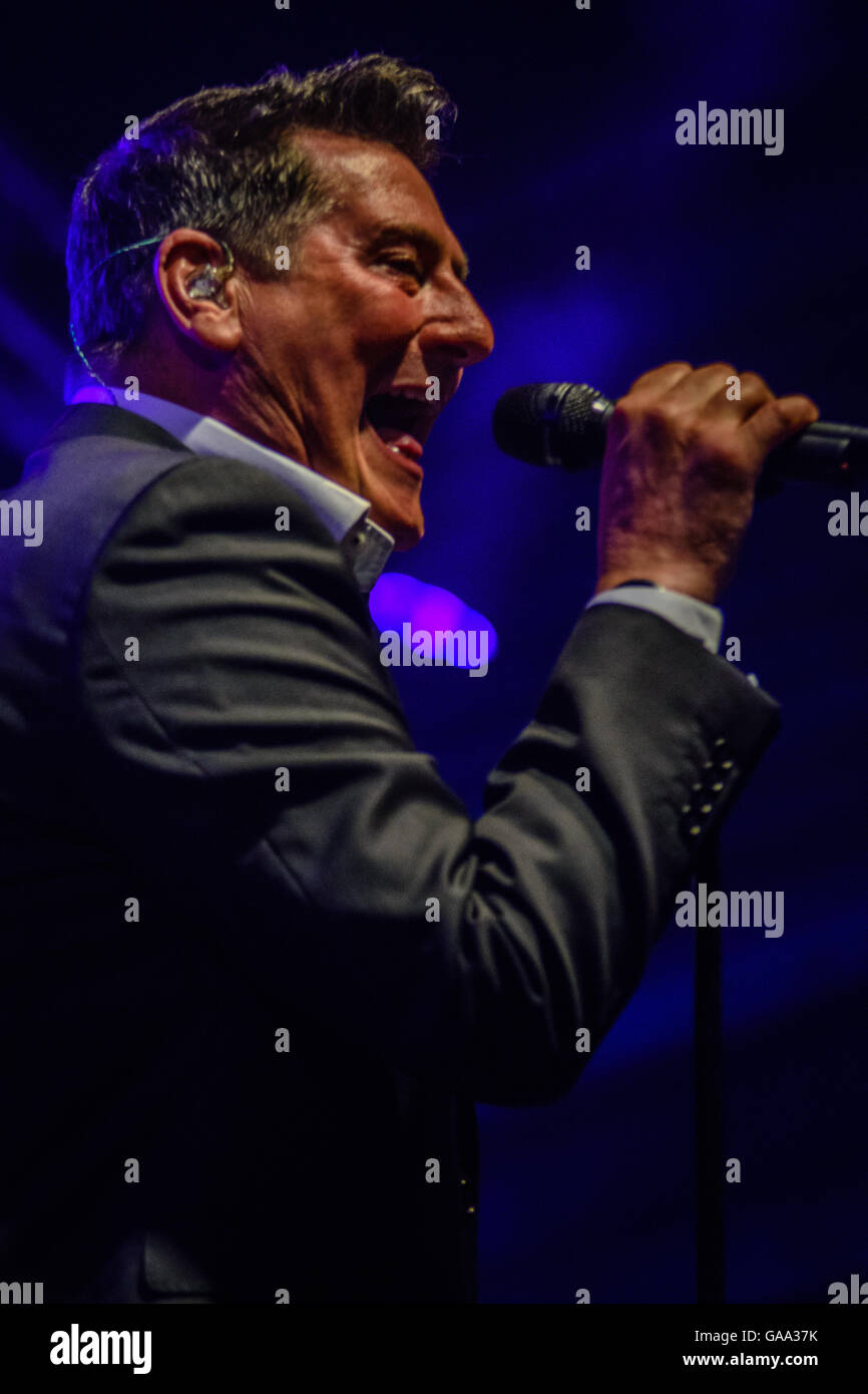 Wickham, UK. 4. August 2016. Tony Hadley Headliner Eröffnungsabend der Wickham Festival 2016 Credit: James Houlbrook/Alamy Live News Stockfoto