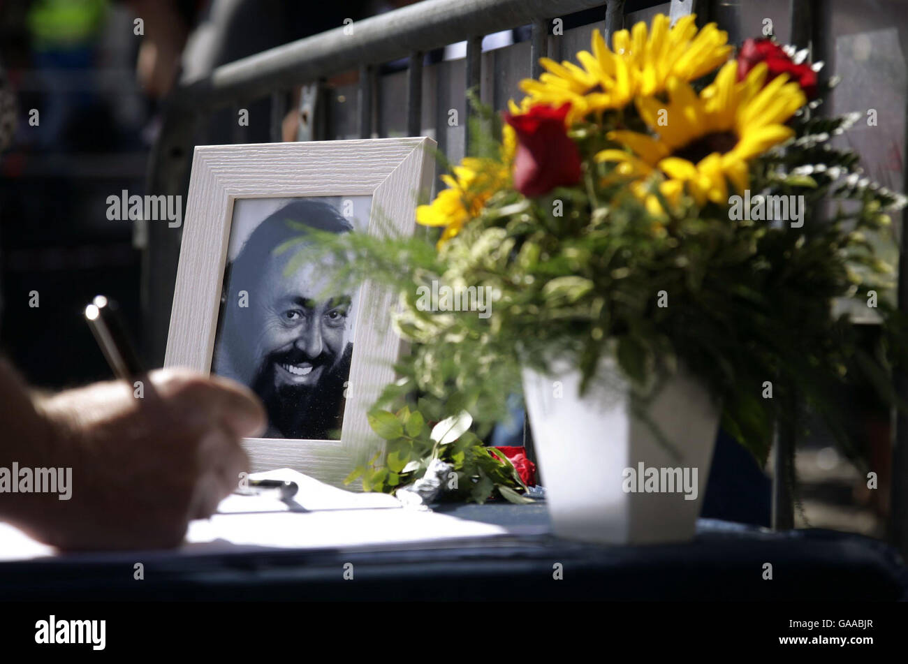 Beerdigung pavarotti hli Fotos und Bildmaterial in hoher Auflösung Alamy