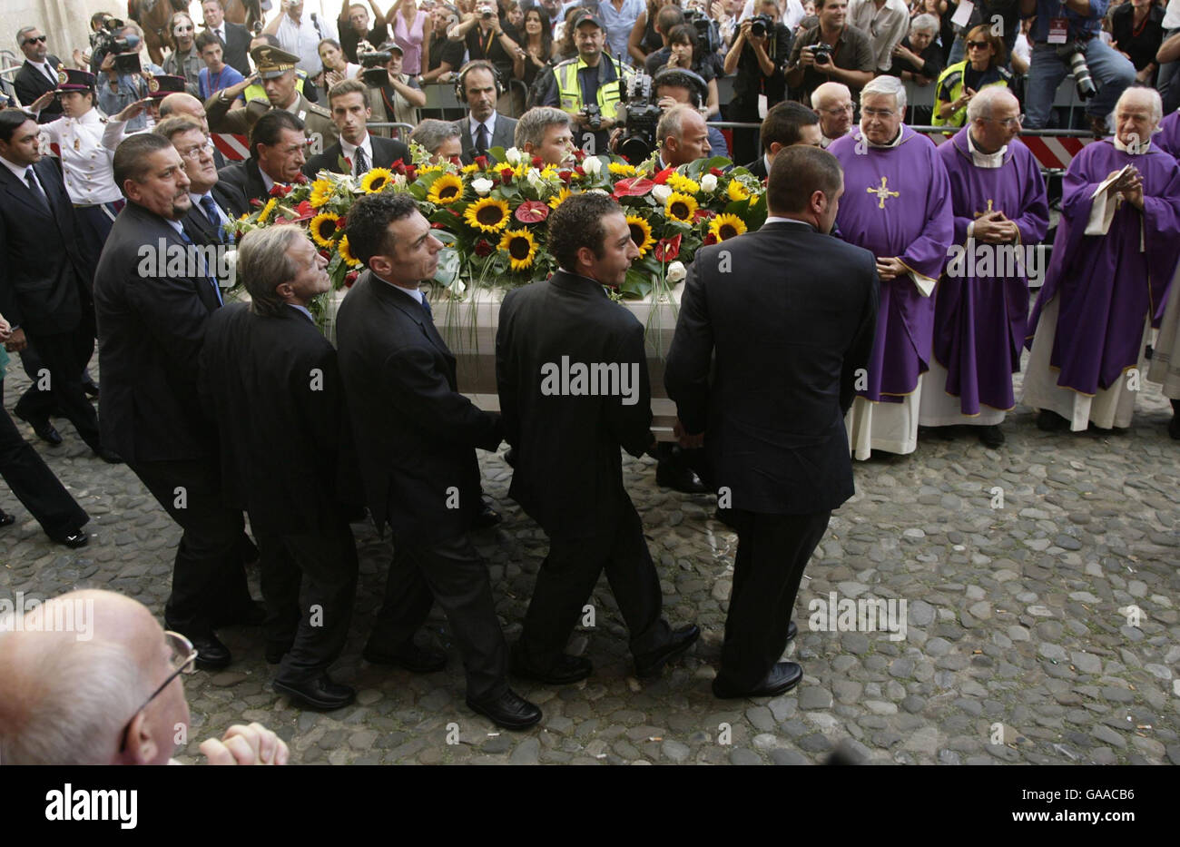 Begräbnis pavarotti Fotos und Bildmaterial in hoher Auflösung Alamy