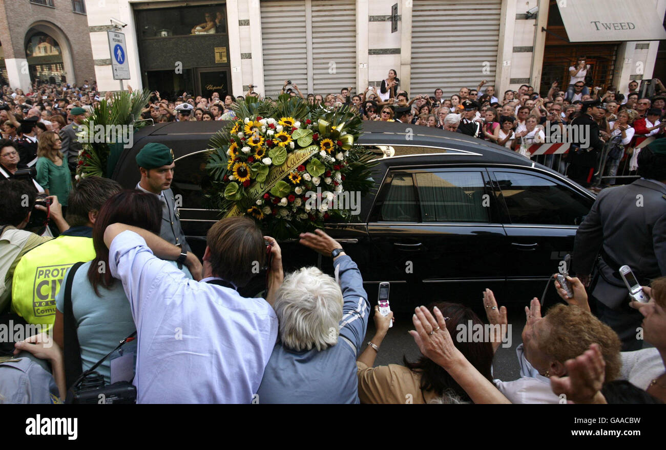 Begräbnis pavarotti Fotos und Bildmaterial in hoher Auflösung Alamy