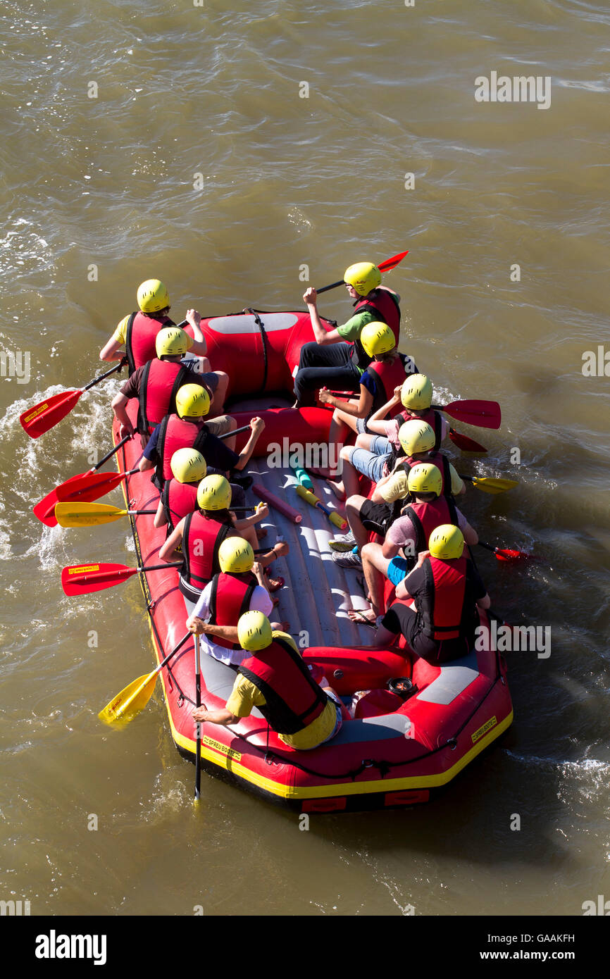 Deutschland, Nordrhein-Westfalen, Köln, rafting auf dem Fluss Rhein. Stockfoto