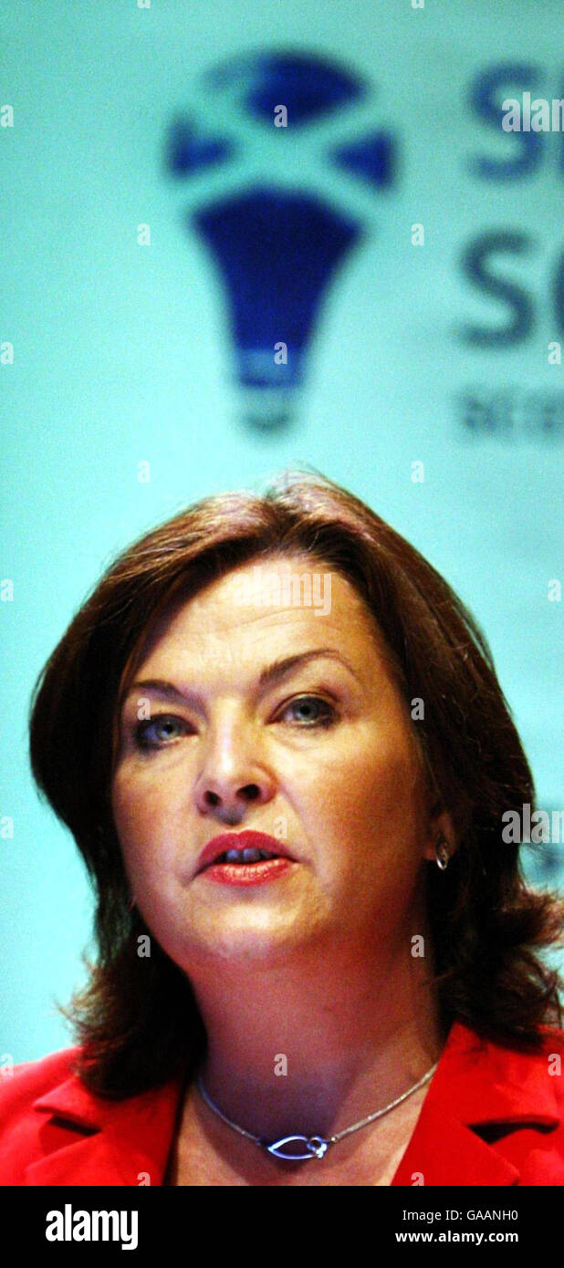 Fiona Hyslop MSP hält eine Keynote-Rede über die Vision der schottischen Regierung für Bildung, während des Scottish Learning Festival 2007 im SECC in Glasgow. Stockfoto