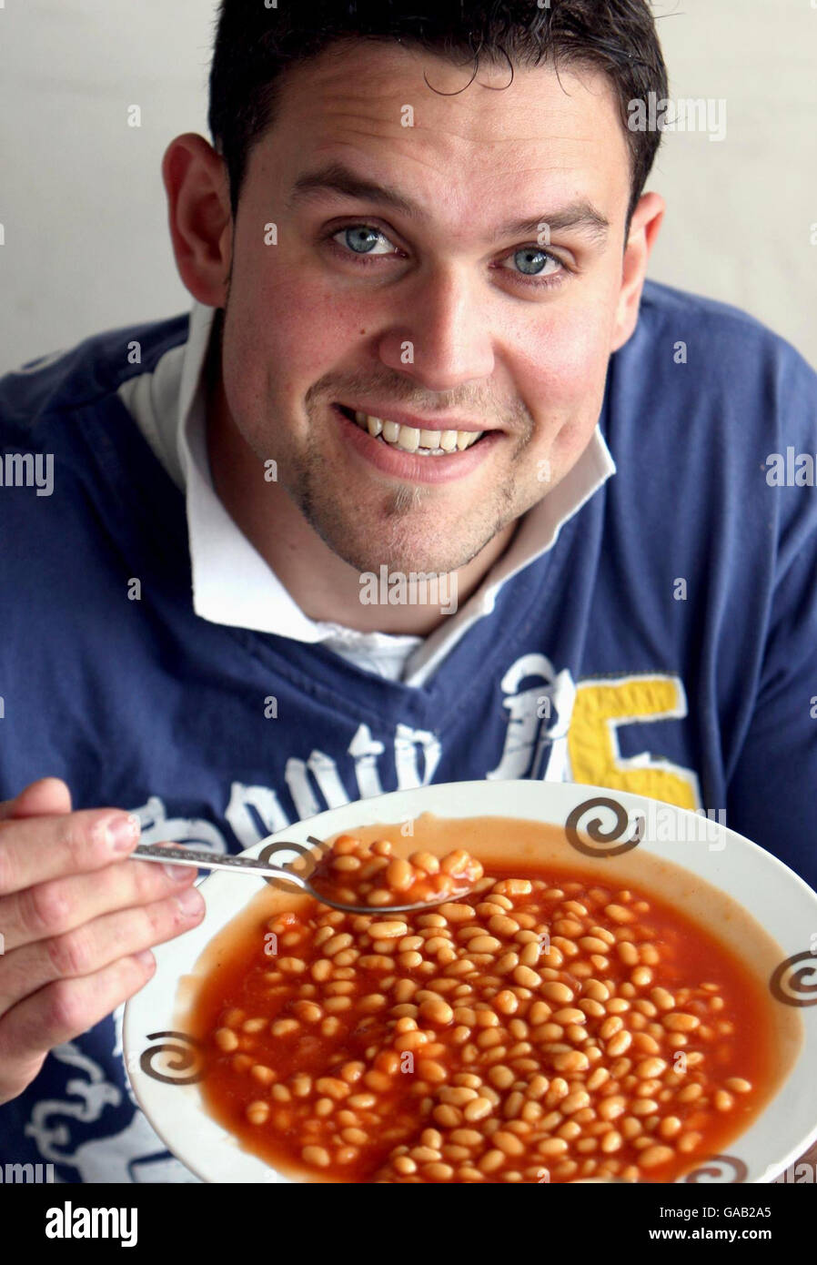 Zimmermann James Skeates, 28, aus Haverhill, Cambridgeshire, der über 6 Steine in sechs Monaten auf einer Diät vor allem gebackene Bohnen verloren hat. Stockfoto