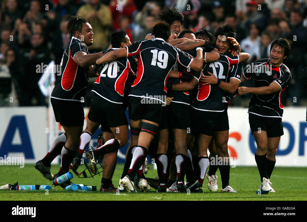 Rugby Union - IRB Rugby World Cup 2007 - Pool B - Kanada / Japan - Chaban Delmas Stadium. Der japanische Hotaro Onishi feiert, nachdem er mit dem letzten Kick des Spiels eine Konversion angestoßen hat Stockfoto