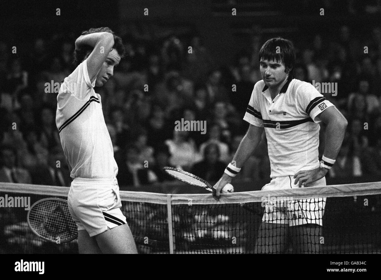 Tennis - Benson und Hedges Meisterschaften - Wembley - Einzel Finale - John McEnroe V Jimmy Connors Stockfoto