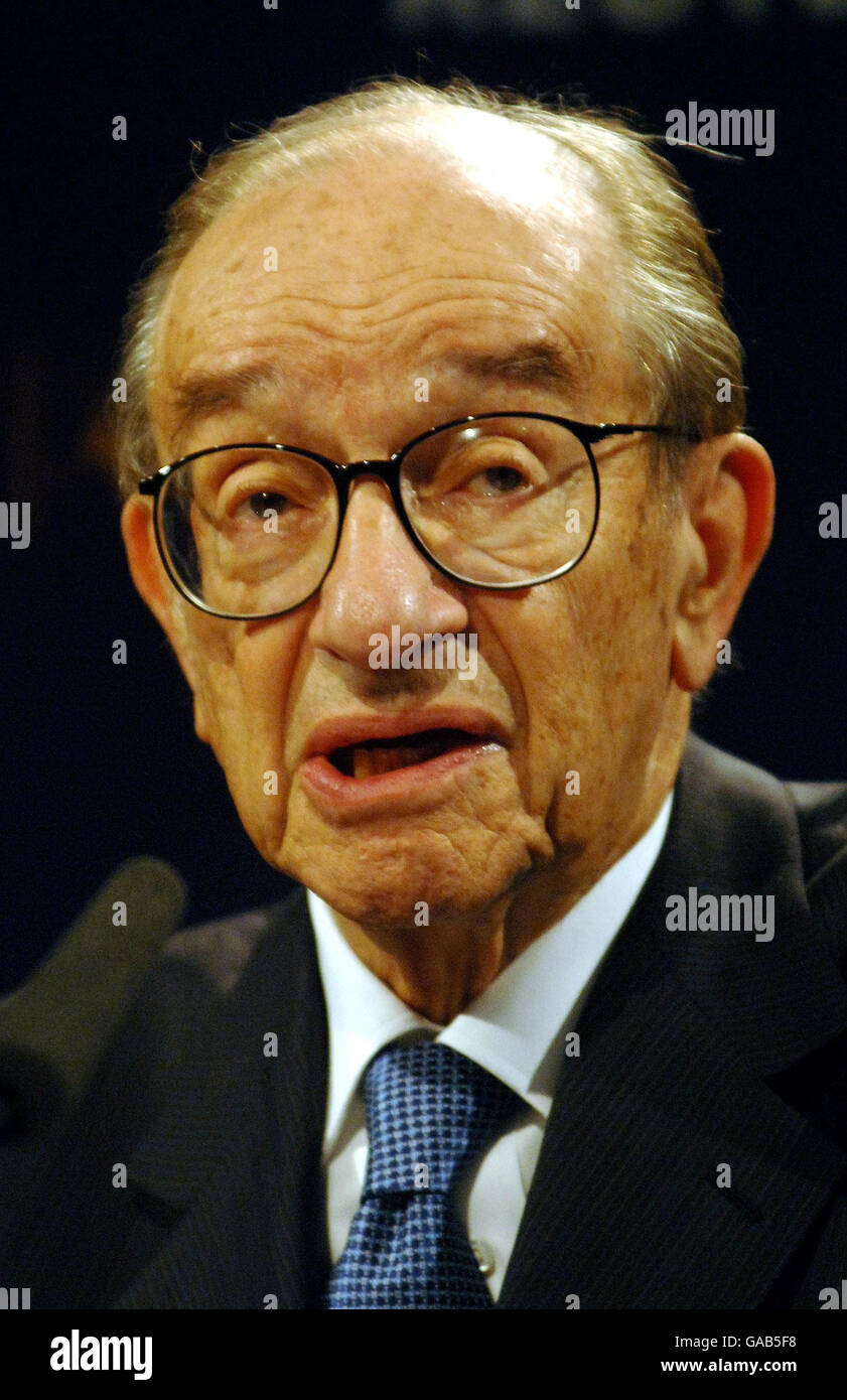 Der ehemalige Vorsitzende der US Federal Reserve Sir Alan Greenspan während seiner Rede über die Finanzstabilität und die Herausforderungen der Globalisierung für Großbritannien im Reuters-Hauptquartier in Canary Wharf im Osten Londons. Stockfoto