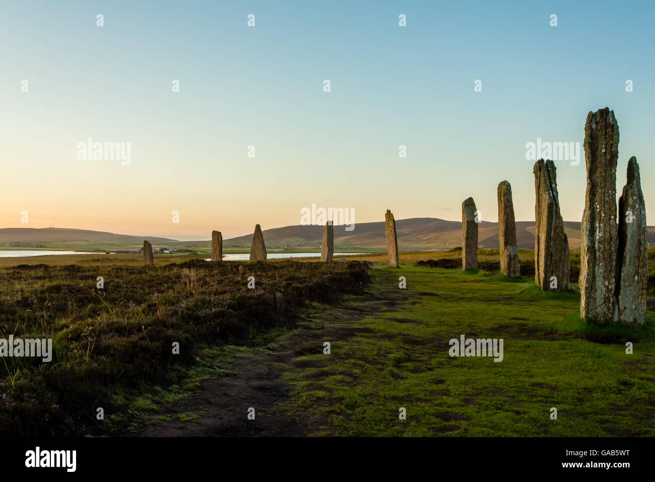 Warten auf das Sonnenlicht um den stehenden Steinen zu wärmen Stockfoto