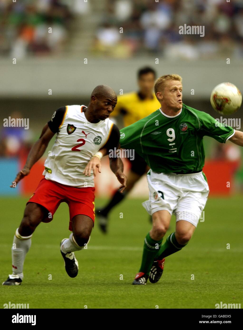 Fußball - FIFA World Cup 2002 - Gruppe E - Kamerun / Irland Stockfotografie  - Alamy