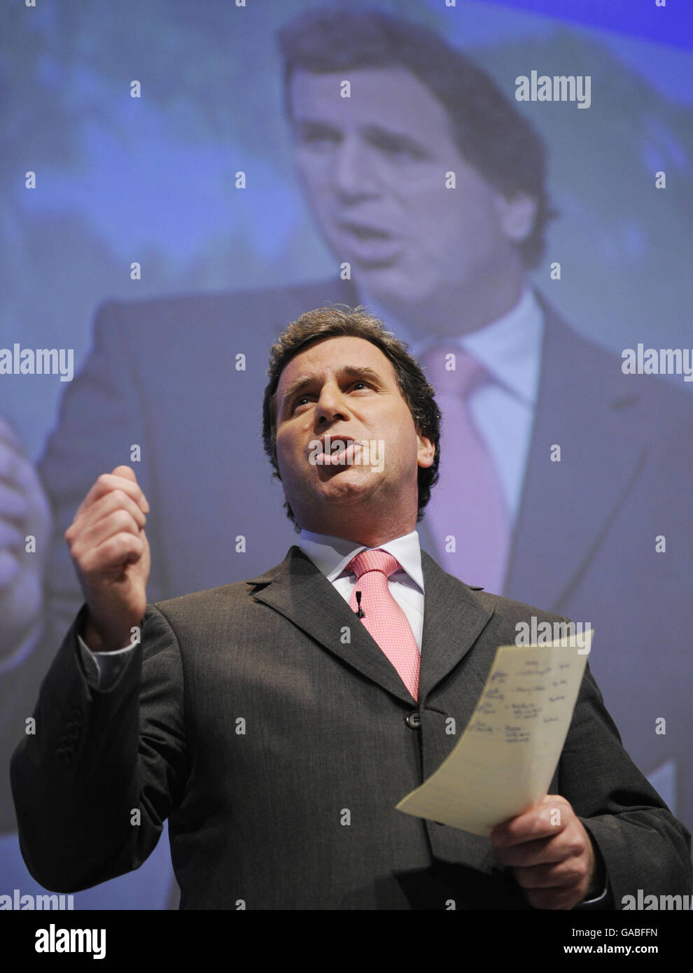 Oliver Letwin, Vorsitzender des Ausschusses für politische Überprüfung der Konservativen Partei, spricht vor der Konferenz der Konservativen Partei in Blackpool. Stockfoto