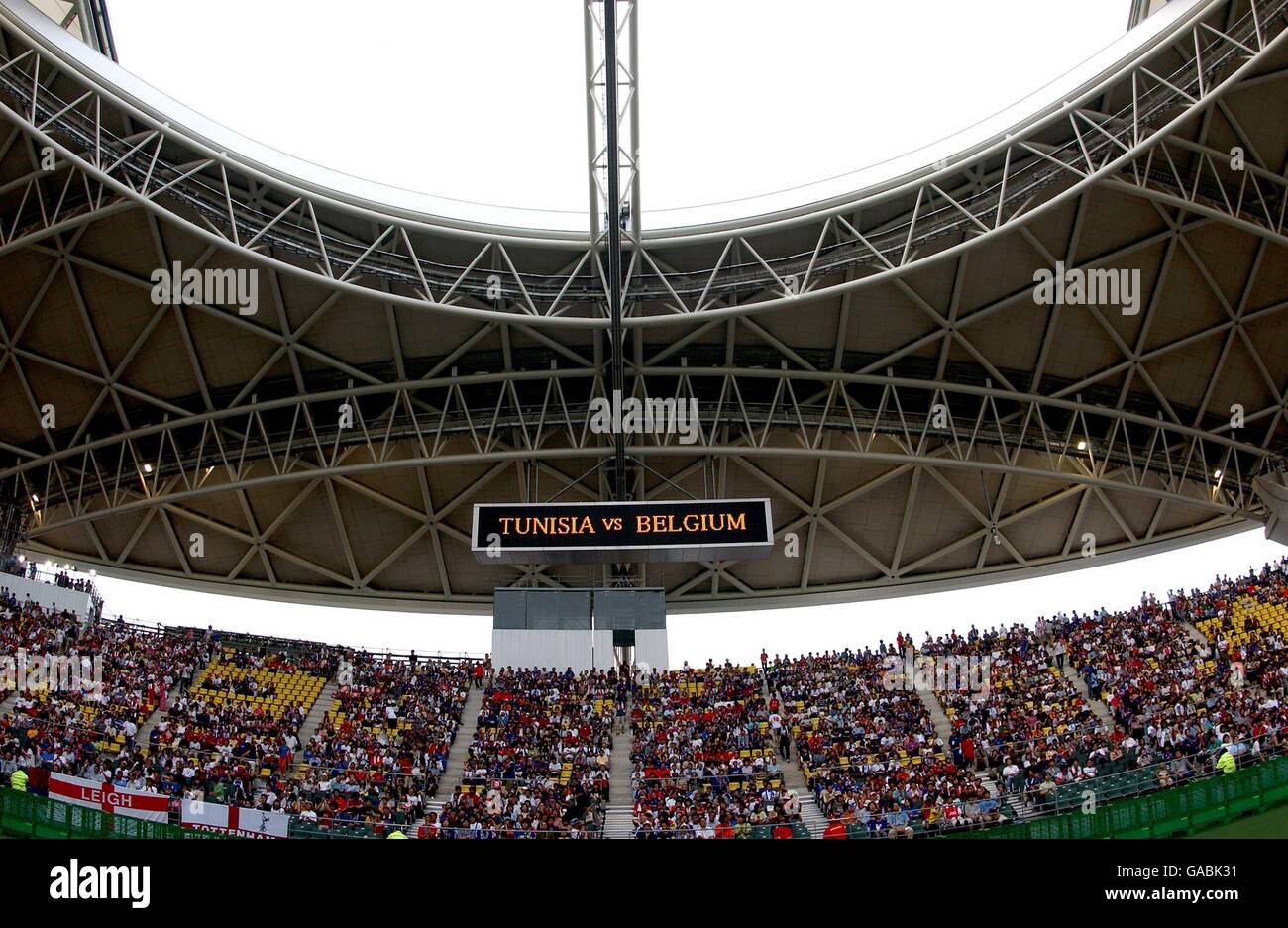 Fußball - FIFA Fußball-Weltmeisterschaft 2002 - Gruppe H - Tunesien gegen Belgien. Die Anzeigetafel im Oita Big Eye Stadium Stockfoto