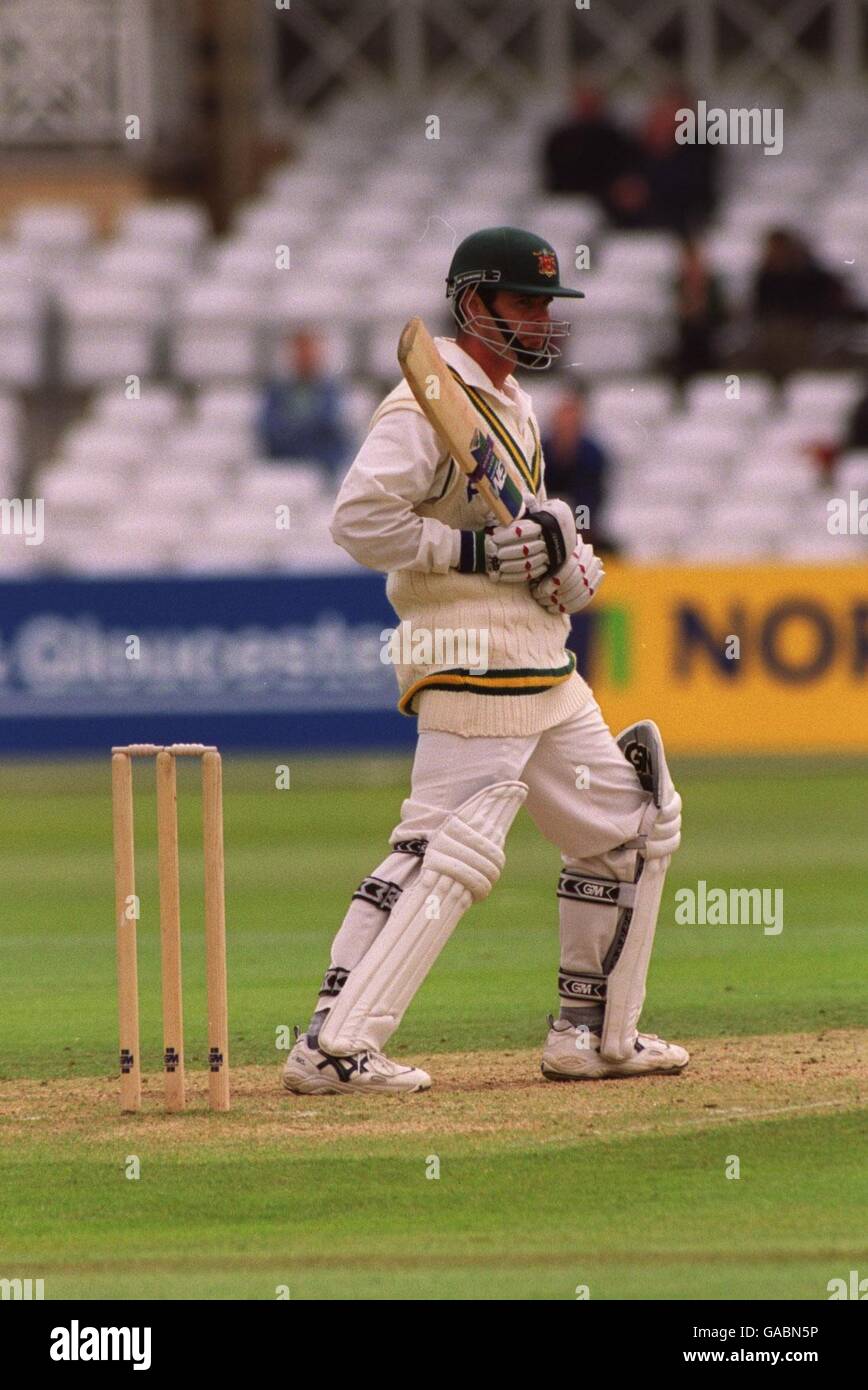 Cricket - Benson und Hedges Cup - Nottinghamshire / Durham. Jason Gallian, Nottinghamshire Stockfoto