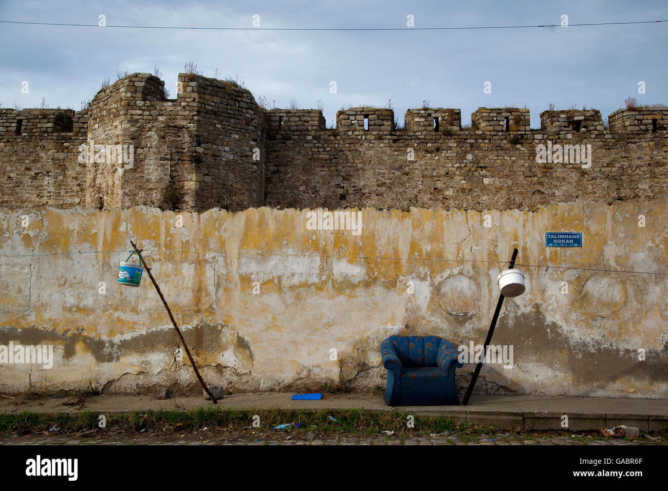 Canakkale-Burg und die Stadtmauern zur gleichen Zeit befindet sich in Nachbarschaft der Zigeuner. Turkei Stockfoto