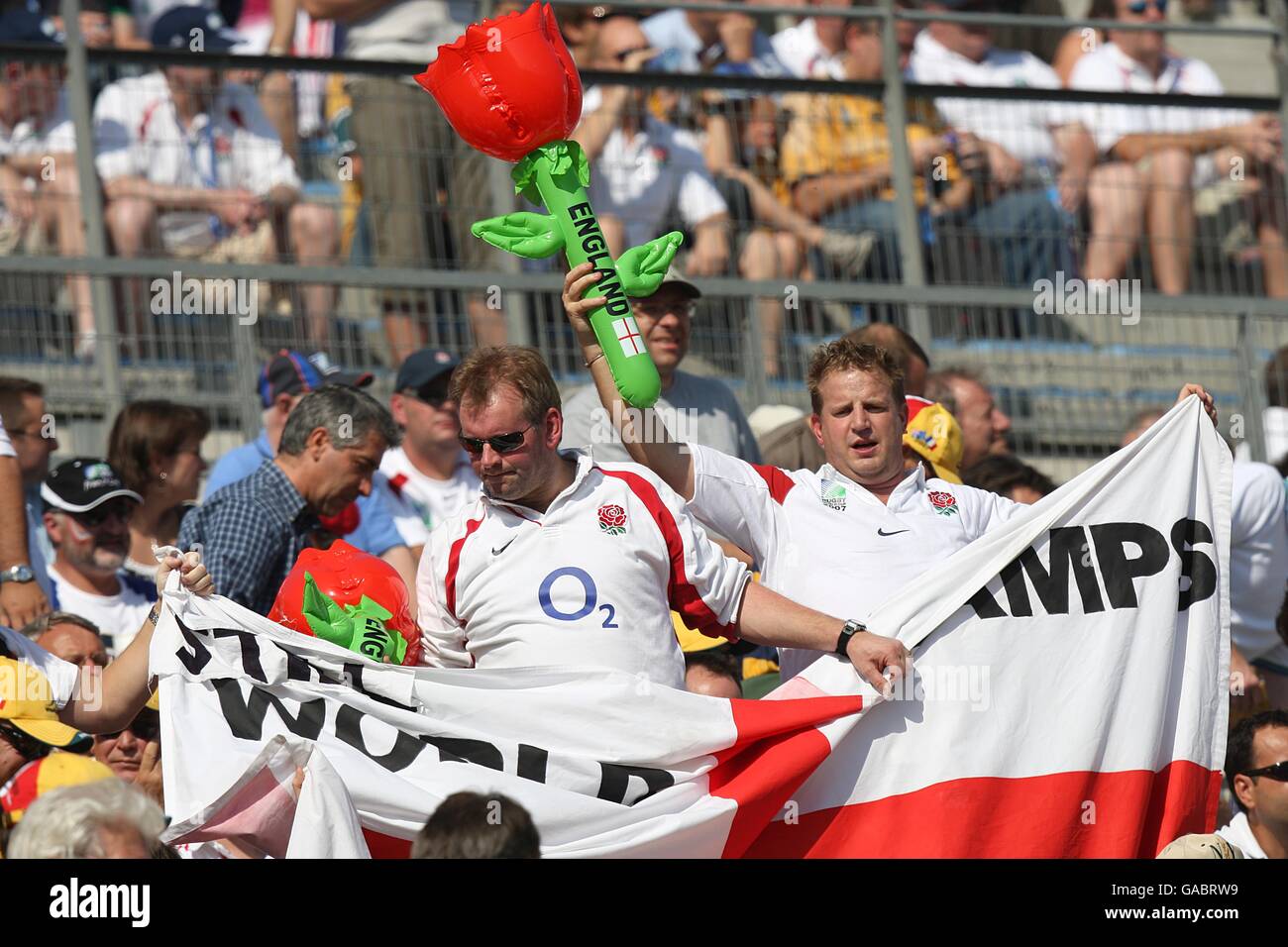 Rugby Union - IRB Rugby World Cup 2007 - Quaterfinale - Australien / England - Stade Velodrome. England-Fans bereiten sich auf das Spiel vor Stockfoto