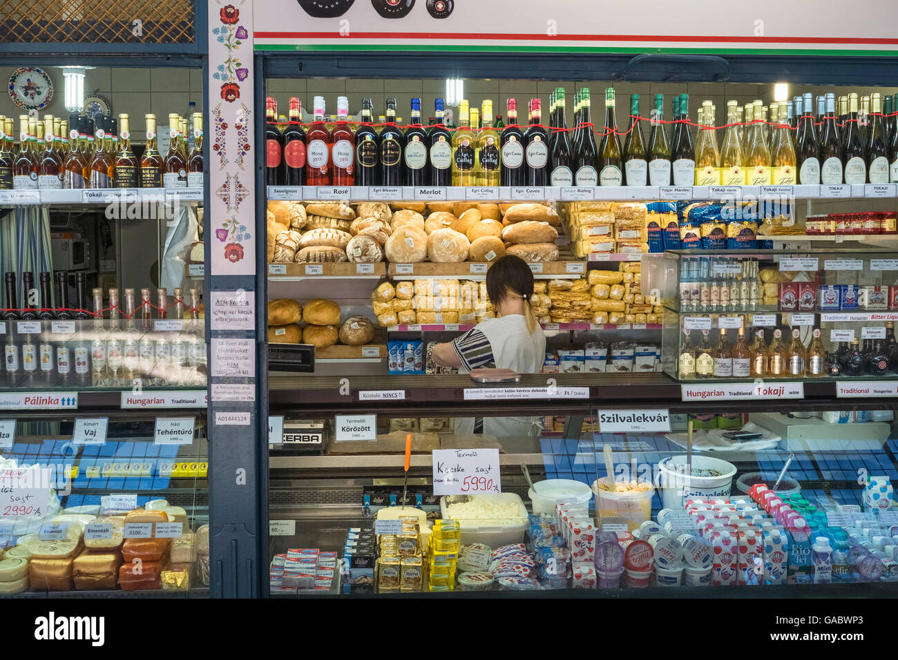 Markt-Stall-Händler und Produkte am zentralen Markthalle, Budapest, Ungarn. Stockfoto