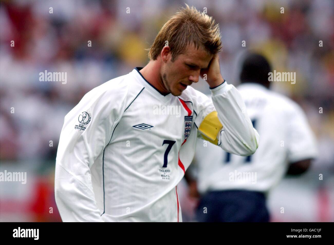 Fußball - FIFA Fußball-Weltmeisterschaft 2002 - Viertelfinale - England gegen Brasilien. Englands David Beckham erkennt, dass eine Niederlage fast sicher ist Stockfoto
