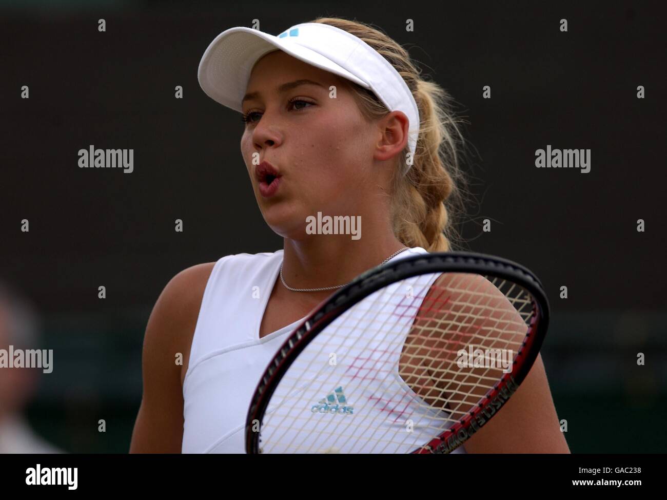 Tennis, Wimbledon 2002, Erste Runde. Anna Kournikova gegen Tatiana Panova. Stockfoto