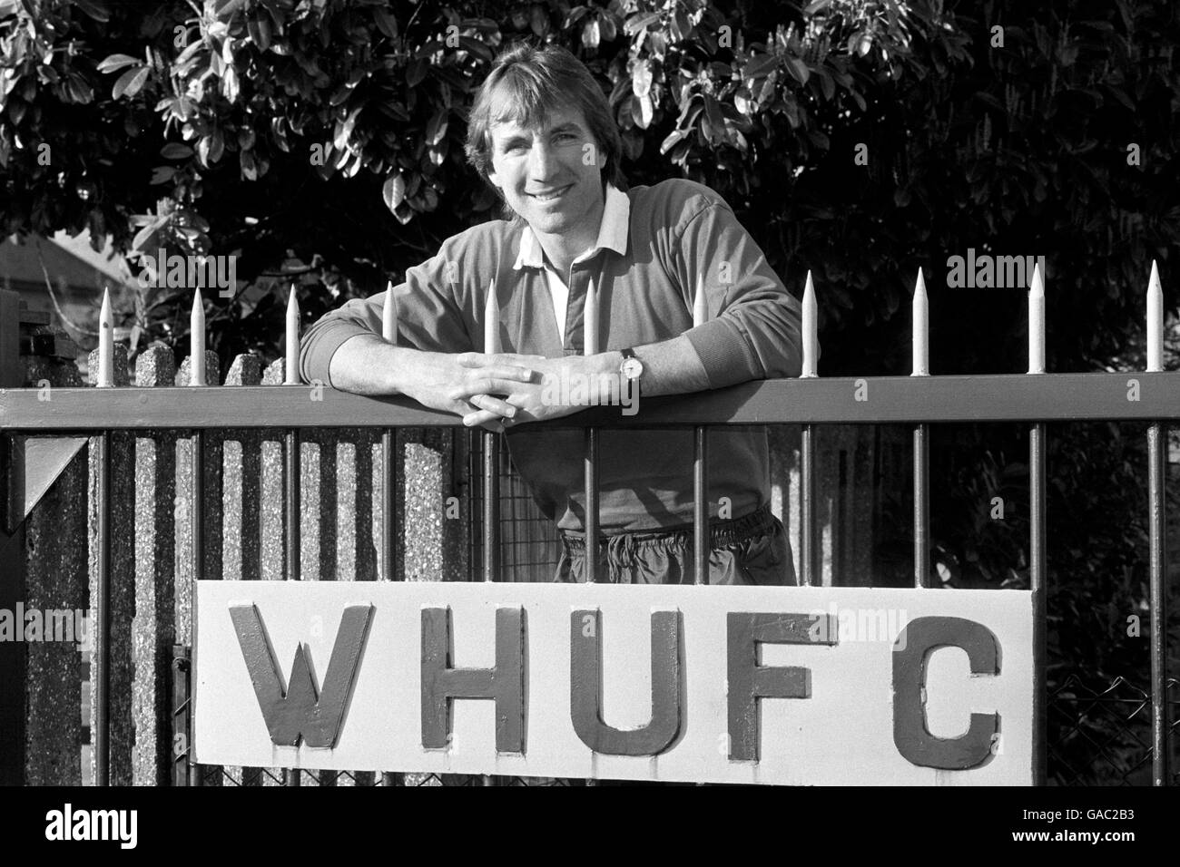 Der neue Manager des West Ham Football Club, der ehemalige Mittelfeldspieler Billy Bonds im Upton Park. Stockfoto