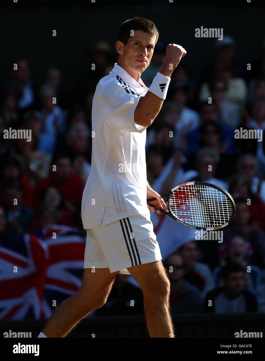 Tennis, Wimbledon 2002, Zweite Runde. Tim Henman feiert einen Punkt gegen Scott Draper Stockfoto