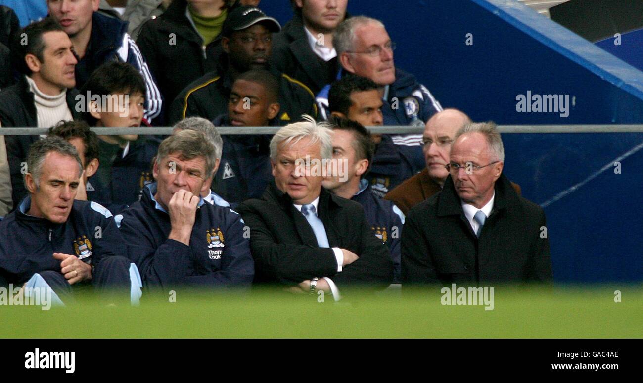 Fußball - Barclays Premier League - Chelsea / Manchester City - Stamford Bridge. Manchester City Manager Sven Goran Eriksson (rechts) an der Touchline. Stockfoto