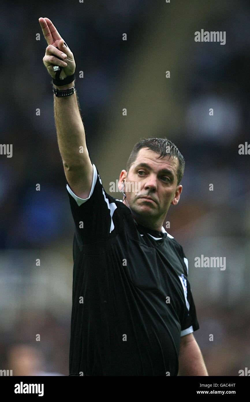 Fußball - Barclays Premier League - Reading gegen Newcastle United - Madejski Stadium. Phil Dowd, Referent Stockfoto