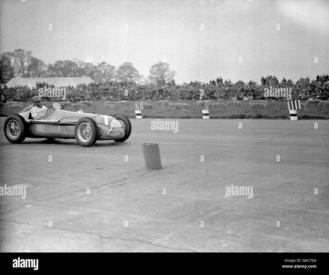 Motorsport - Internationales Trophy Meeting - Silverstone. Juan Manuel Fangio in seinem Alfa Romeo Stockfoto