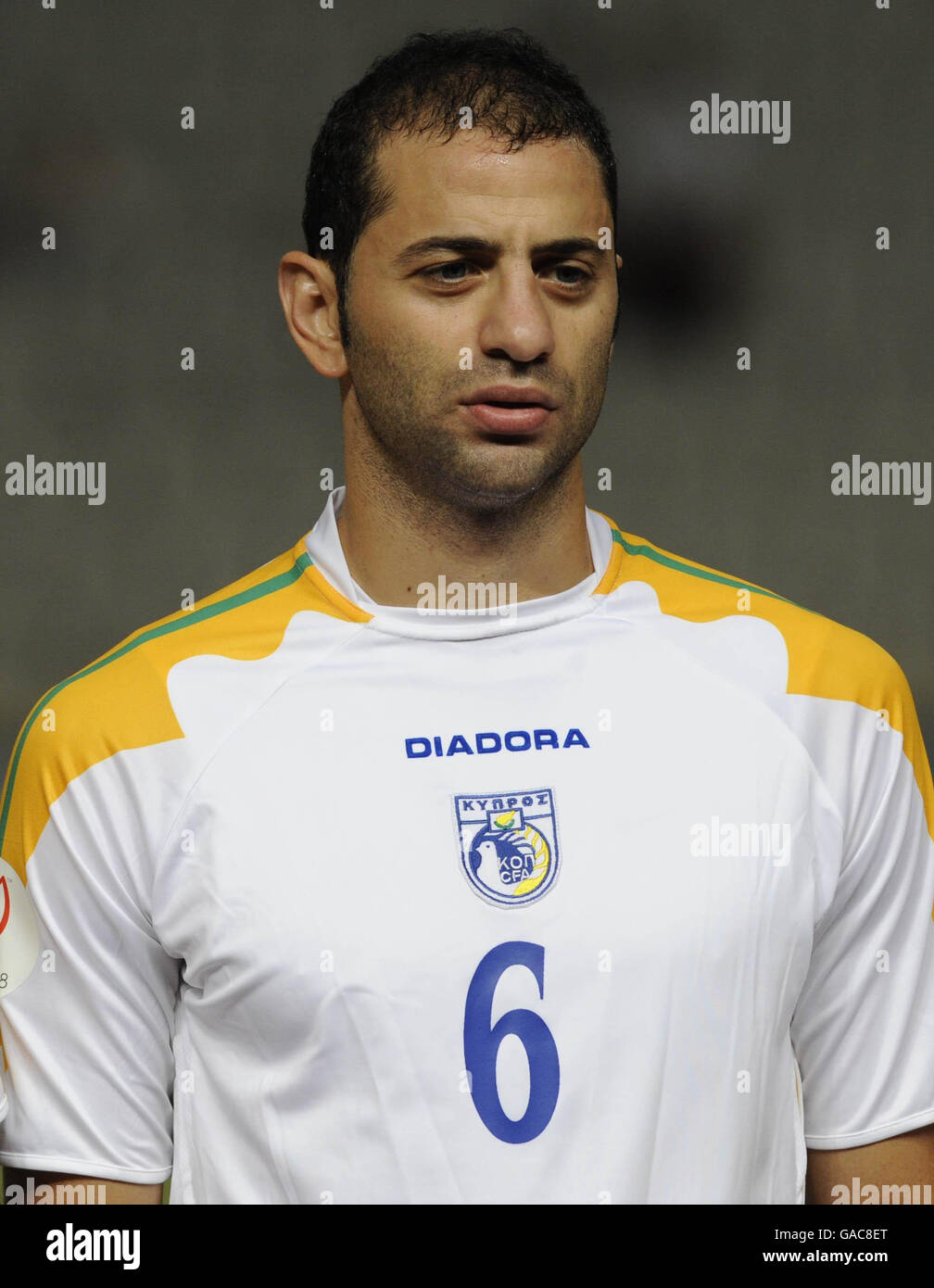 Stelios Okkarides, Club Apollon während des UEFA Europameisterschafts-Qualifikationsspiels im Neo GSP Stadium, Nicosia, Zypern. Bilddatum: Samstag, 13. Oktober 2007. Siehe PA Geschichte FUSSBALL Wales. Bildnachweis sollte lauten: Rebecca Naden/PA Wire. EINSCHRÄNKUNGEN: FÜR ALLE INTERNET-/MOBILNUTZUNG IST DER KAUF EINER SEPARATEN LIZENZ VON DATACO LTD +44 207 864 9121 ERFORDERLICH. Für jede kommerzielle Nutzung ist eine zusätzliche Freigabe erforderlich. Rufen Sie PA Fotos an, um zu diskutieren. Stockfoto