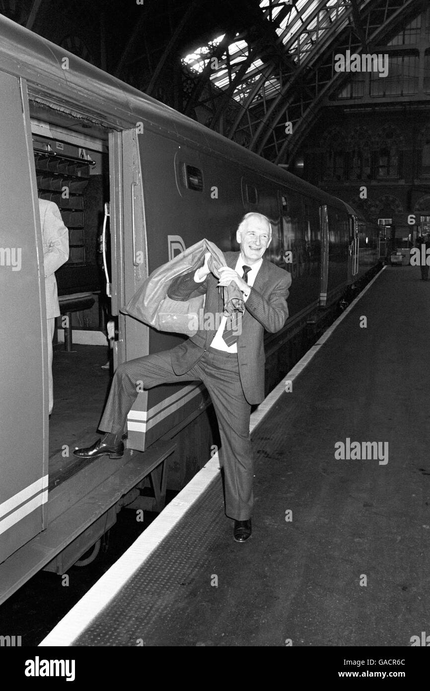 Bahnhof St Pancras - Großbuchstaben Stockfoto