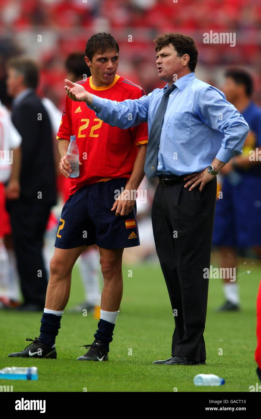 Spains Coach Jose Antonio Camacho Fotos Und Bildmaterial In Hoher spains-coach-jose-antonio-camacho-fotos-und-bildmaterial-in-hoher