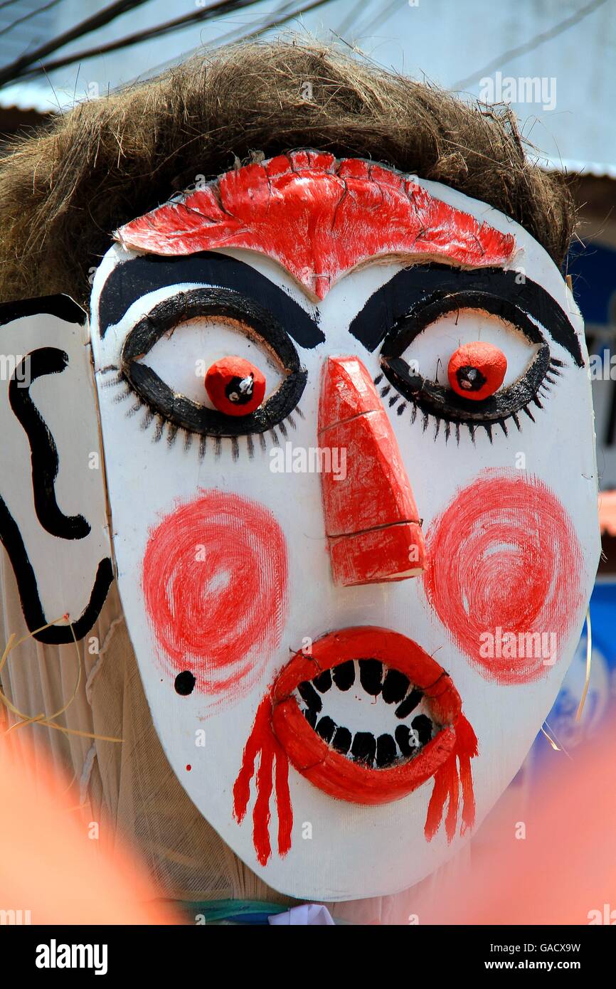 Provinz Loei, Thailand-Juni 28,2014: unbekannter Mann Verschleiß Geisterkostüm Phi Ta Khon oder Ghost Festival im Dan Sai Stockfoto