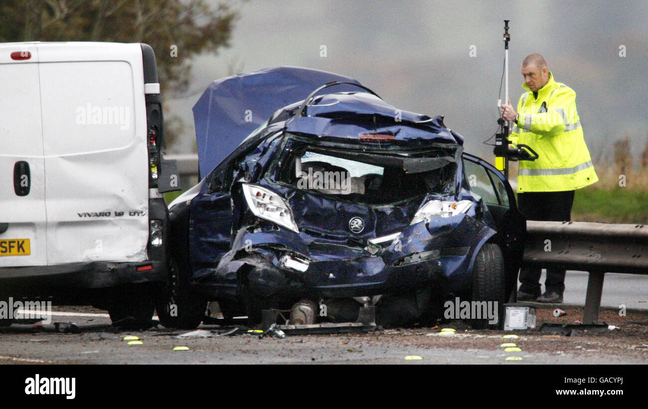 Die Szene nach einem tödlichen Unfall auf der M8 in der Nähe von Livingston, Schottland, bei dem ein Mann starb. Stockfoto